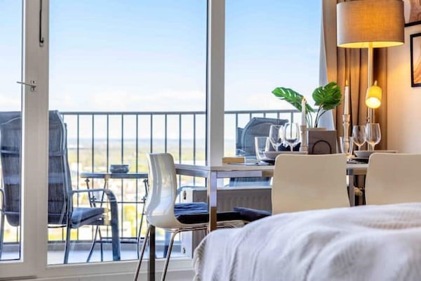 1 dormitori, escriptori, un bressol de viatge i wifi gratuïta