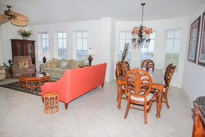 Smart TV, video games, DVD player, ping pong - ☀️Serene Beach Living in Spacious 3BR Condo-Great Location-Minorca 506☀️ (New Smyrna Beach)