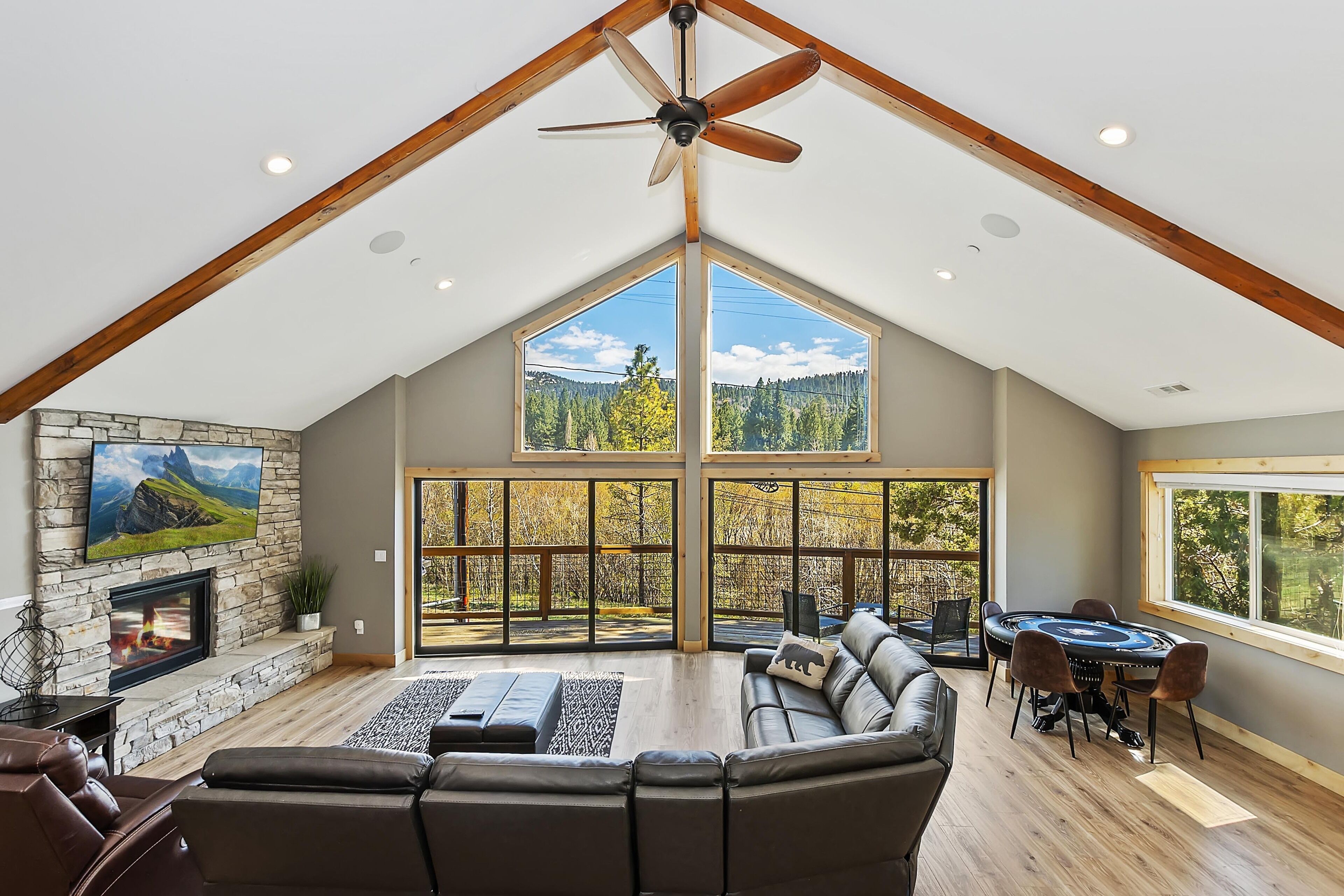 Modern and spacious home with king suite, pool table, and more! Pet-Friendly