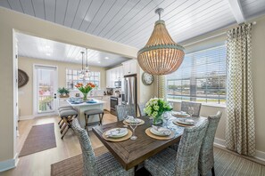 Dining - New Luxury Home, Boat Slip and EV Charger - Salt and Sand (Cortez)