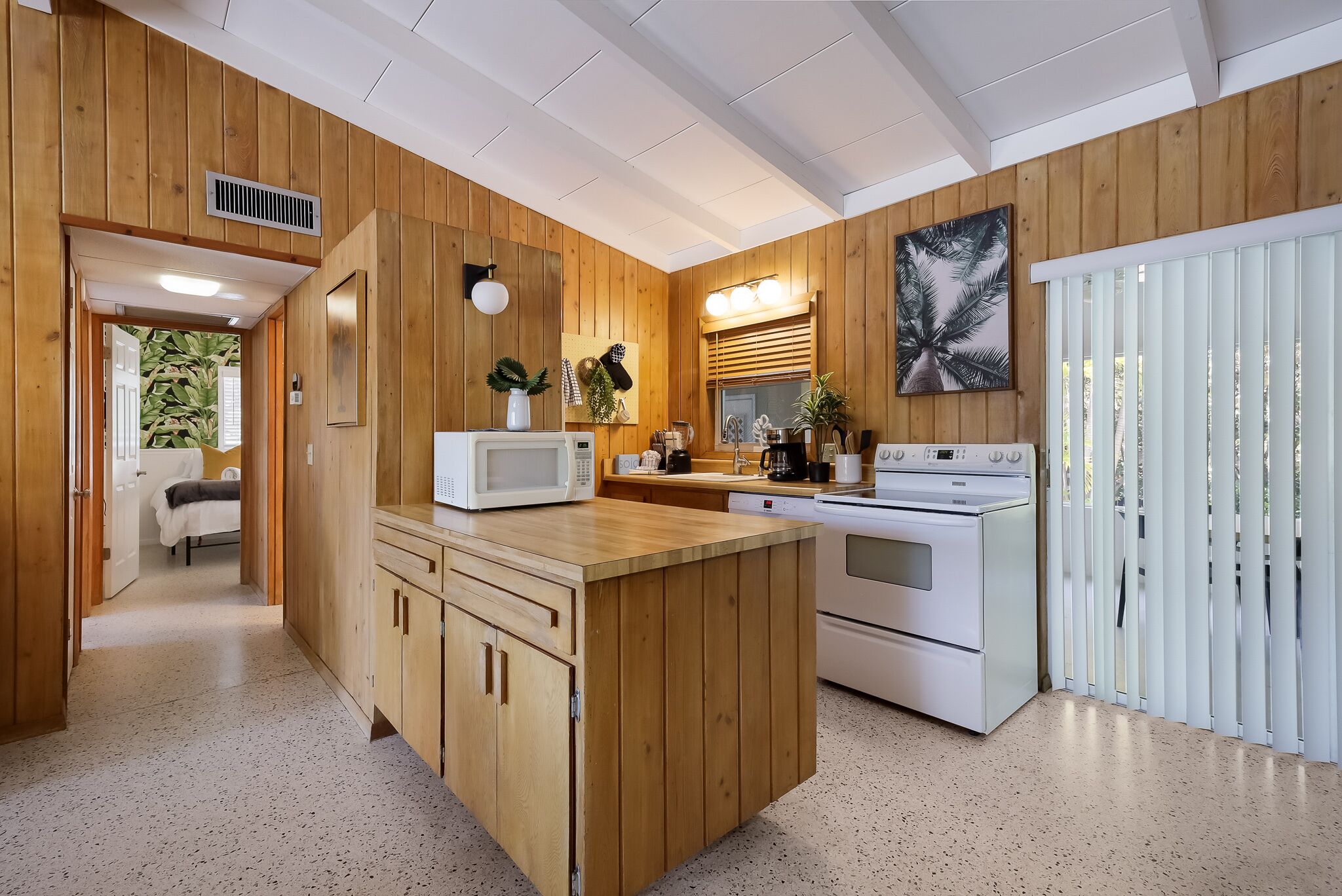 冰箱、微波炉、烤箱、炉灶