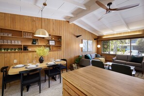 Dining - Bo’s Beach Bungalow! Steps to Beach, Shops and Dining (Anna Maria)