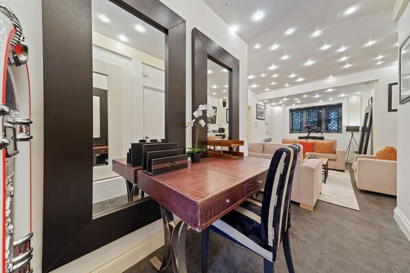 Interior - Regents Apartment (London)