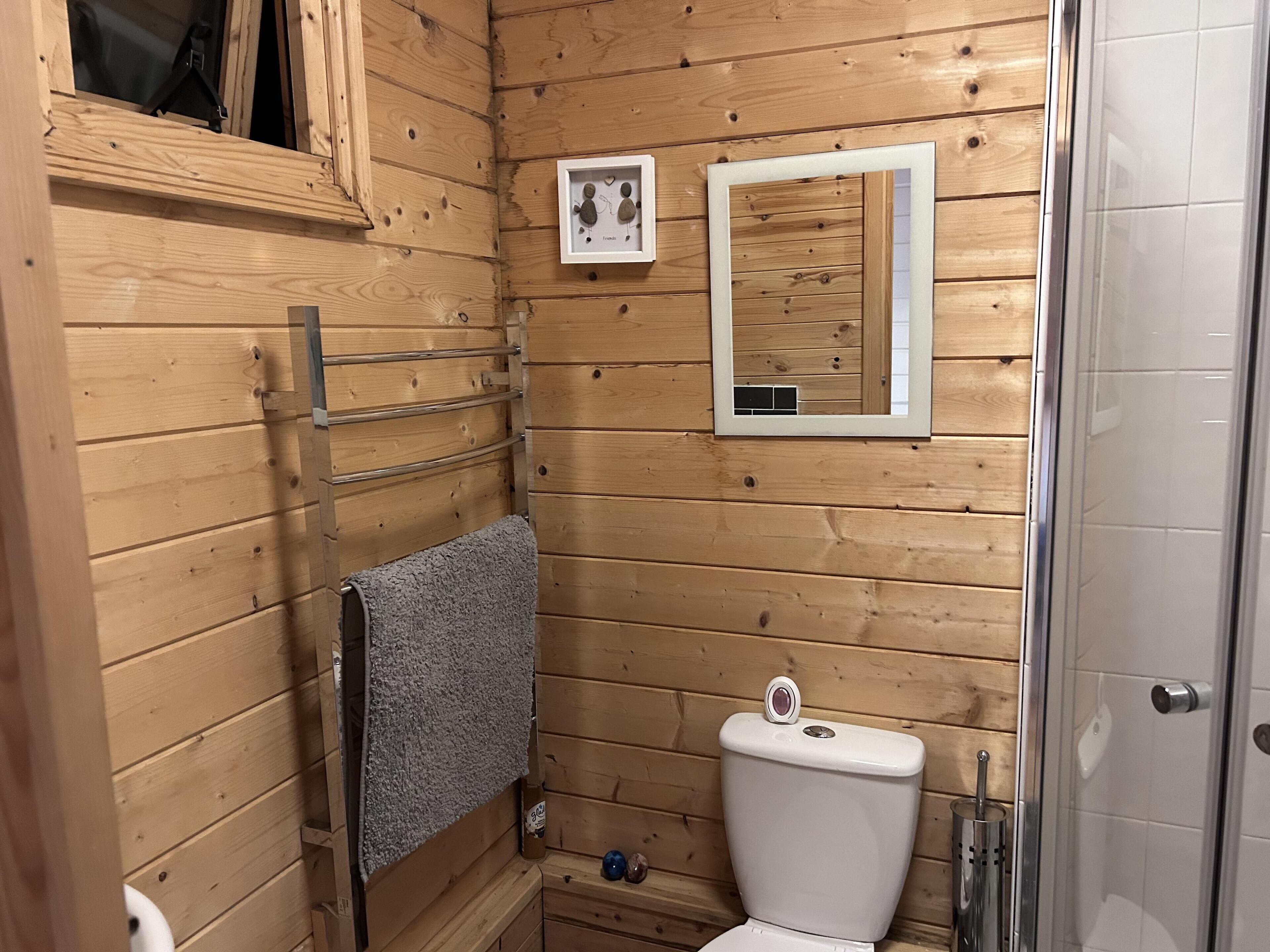 Cabin, 1 Queen Bed | Bathroom | Shower, towels