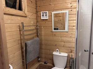 Cabin, 1 Queen Bed | Bathroom