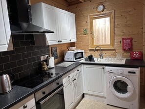Ferienhütte, 1 Queen-Bett | Eigene Küche | Kühlschrank, Mikrowelle, Ofen, Herdplatte