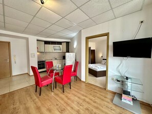 2 chambres, fer et planche à repasser, draps fournis