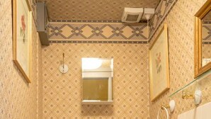 Apartment, Mehrere Betten | Badezimmer