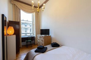 Apartment, Multiple Beds | 4 bedrooms, free WiFi, bed sheets - Captivating 4-bed Apartment in Edinburgh (Edinburgh)