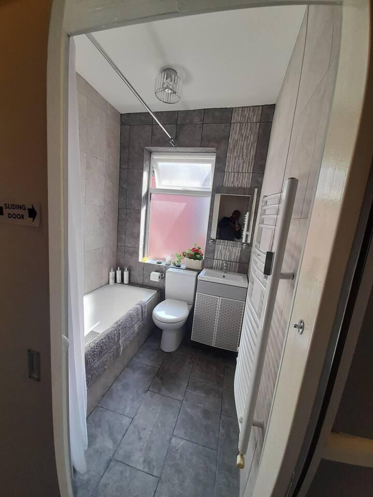 A compact bathroom with a bathtub, toilet, and sink.