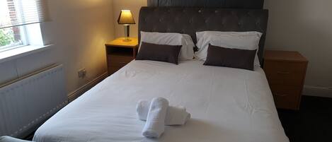 House | 6 bedrooms, iron/ironing board, free WiFi, bed sheets