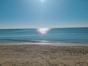 Private beach, beach umbrellas - HOTEL RIVIERA (Constanta)