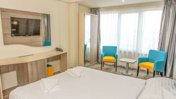 Junior-Doppelzimmer | Betten mit Memory-Foam-Matratzen, Schreibtisch, schallisolierte Zimmer