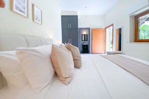 5 bedrooms, in-room safe, blackout curtains, iron/ironing board