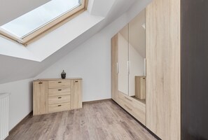 1 bedroom, individually decorated, individually furnished, bed sheets