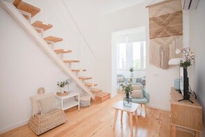 TV, offices - Liiiving in Porto - Secret Grove Mezzanine (Porto)