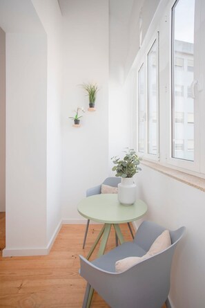 Dining - Liiiving in Porto - Secret Grove Mezzanine (Porto)
