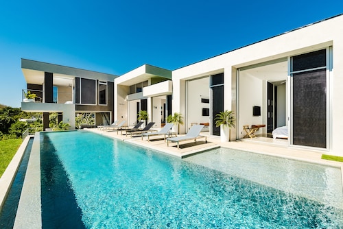 BEAUTIFUL Jungle Villa w/ Big Outdoor Space HUGE Pool & Experience Manager