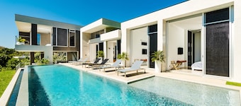 BEAUTIFUL Jungle Villa w/ Big Outdoor Space HUGE Pool & Experience Manager