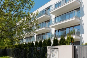 Vista frontal de la propiedad