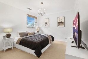 4 slaapkamers, een strijkplank/strijkijzer, wifi, beddengoed