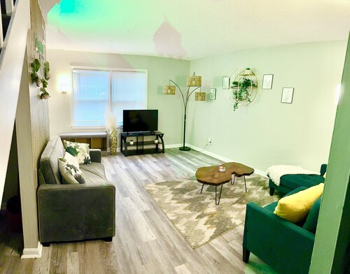 Cozy Getaway Near Downtown