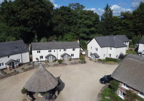 Idyllic Cottage in Heart of Devon Countryside
