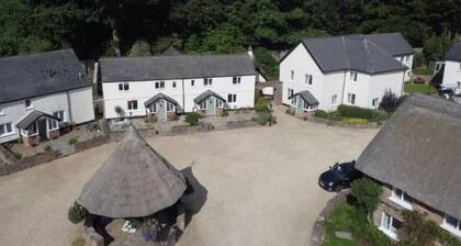 Idyllic Cottage in Heart of Devon Countryside