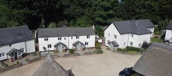 Idyllic Cottage in Heart of Devon Countryside