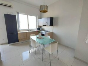 Apartment | Eigene Küche | Kühlschrank, Mikrowelle, Ofen, Herdplatte