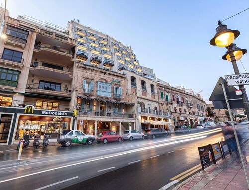 Remarkable 2-bed Apartment in St Julians