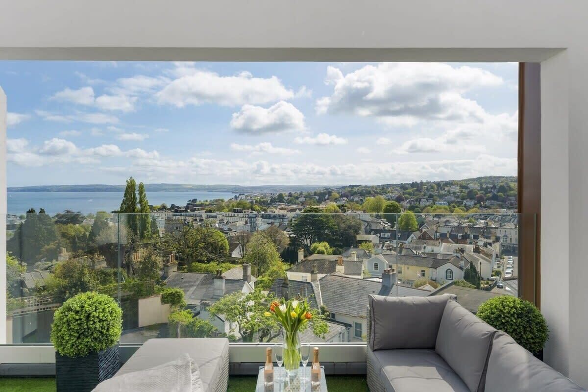 Apartment With Stunning Sea Views, Private Parking - Newton Abbot