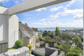 Property grounds - Apartment with Stunning Sea Views, Private Parking (Torquay)
