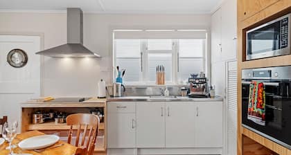 The Remodelling Room - Mount Maunganui Cottage