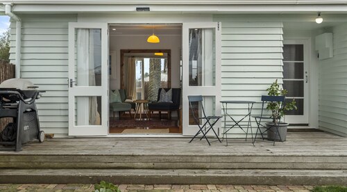 The Remodelling Room - Mount Maunganui Cottage