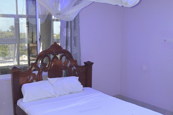 Business Suite | Desk, laptop workspace, WiFi (free), bed sheets