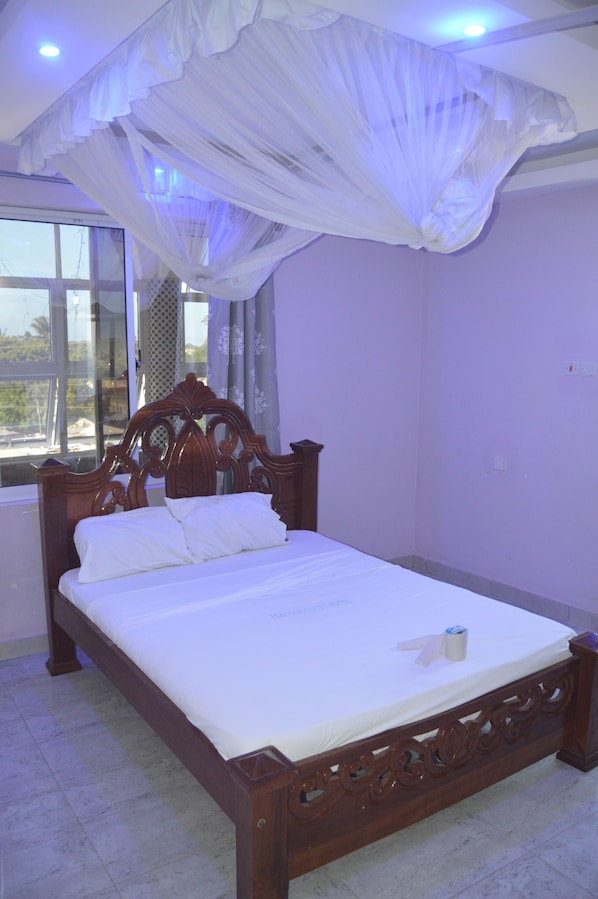 1 bedroom, desk, laptop workspace, free WiFi