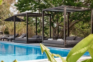 Seasonal outdoor pool, pool umbrellas, sun loungers - Doryssa Coast Apartments (Samos)