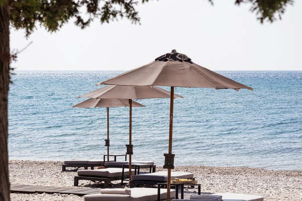 Ubicación a pie de playa, arena blanca, sombrillas y toallas de playa