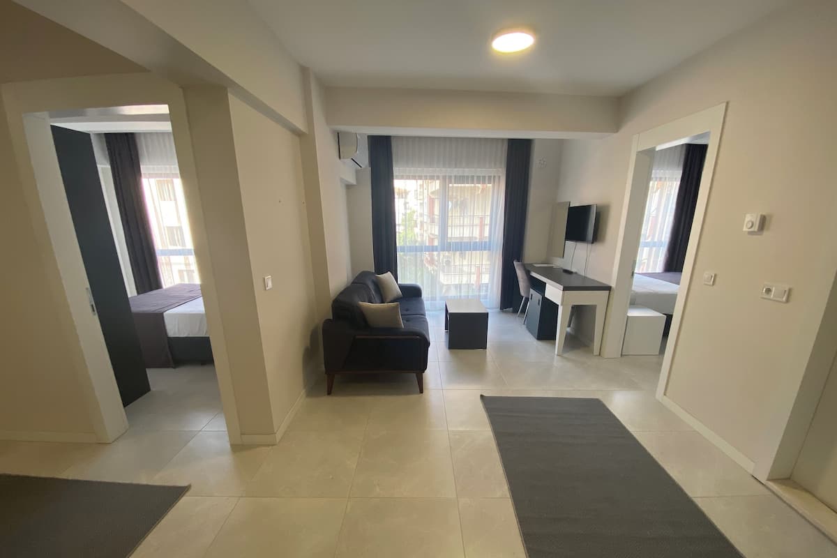 Grand Apartment, 2 Bedrooms | 2 bedrooms, premium bedding, desk, laptop workspace
