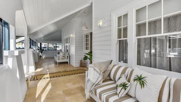 Televisie en een open haard