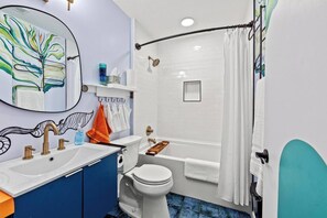 Hair dryer, towels - 2BR Art Retreat w/King Bed • 15 Min to Beaches • Near Bay, Dining, and Shops (Panama City)