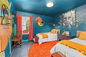 2 bedrooms, desk, iron/ironing board, free WiFi - 2BR Art Retreat w/King Bed • 15 Min to Beaches • Near Bay, Dining, and Shops (Panama City)