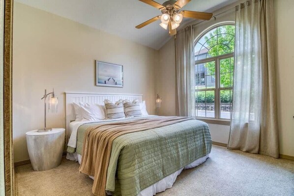 5 bedrooms, desk, iron/ironing board, travel crib