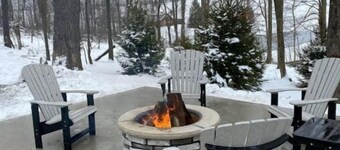 Amish built Honey Bear Cabin/jacuzzi tub,&loftbed