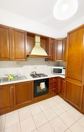 Tetera/pava eléctrica, tostadora, freezer