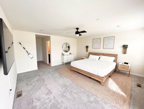 4 bedrooms, iron/ironing board, free WiFi
