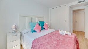 3 chambres, fer et planche à repasser, lit parapluie, Wi-Fi gratuit