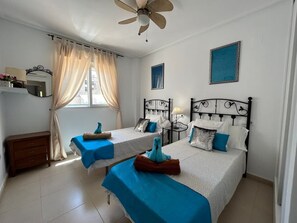 2 chambres, fer et planche à repasser, Wi-Fi, draps fournis