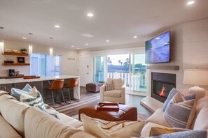 Smart TV, fireplace